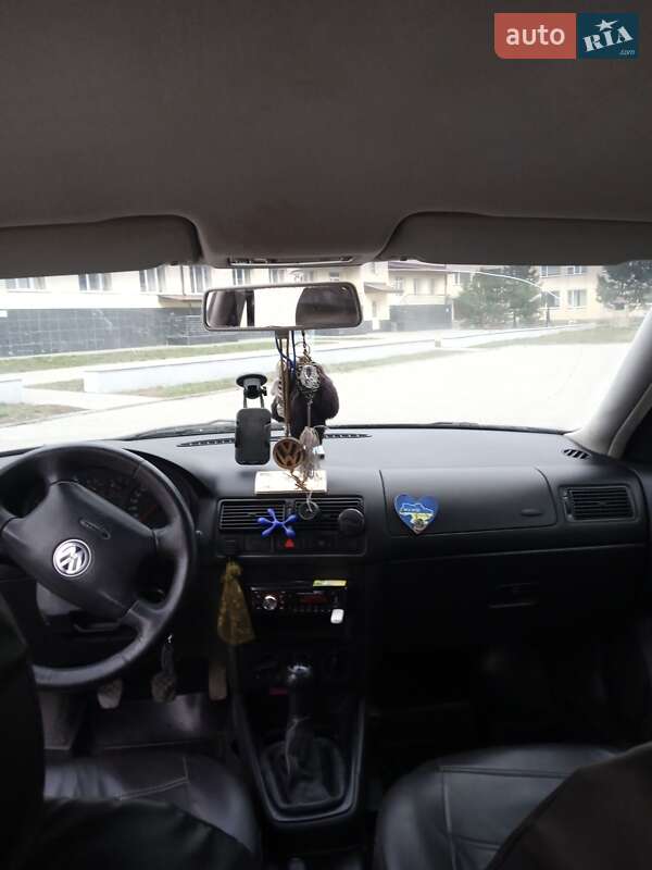 Хэтчбек Volkswagen Golf 2002 в Теплике