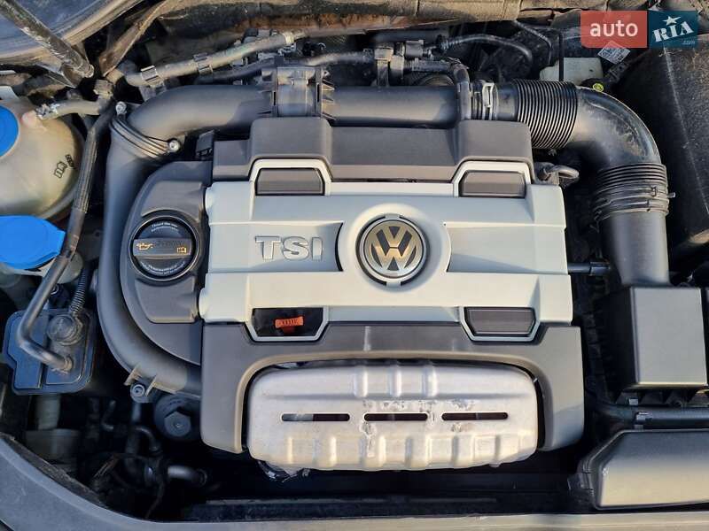 Хэтчбек Volkswagen Golf 2008 в Черновцах