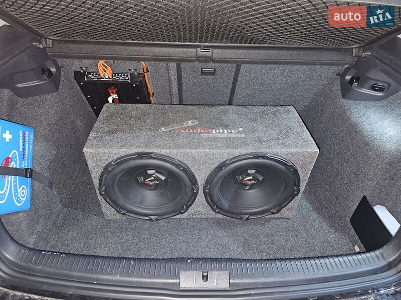 Хэтчбек Volkswagen Golf 2008 в Черновцах