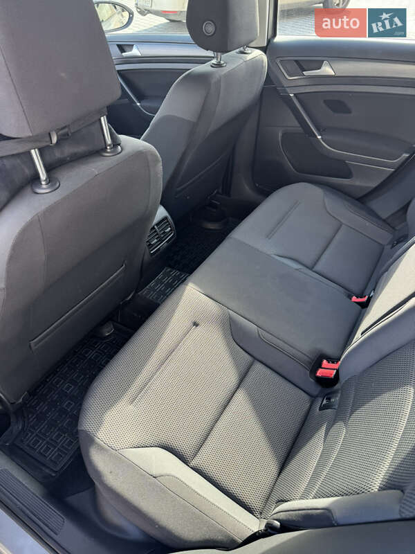 Хэтчбек Volkswagen Golf 2017 в Тернополе