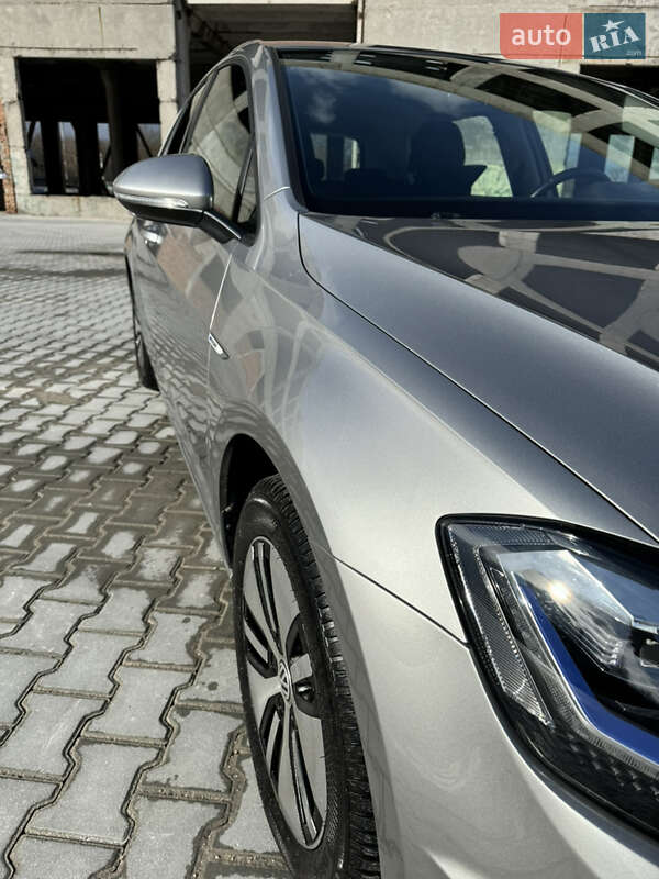 Хэтчбек Volkswagen Golf 2017 в Тернополе