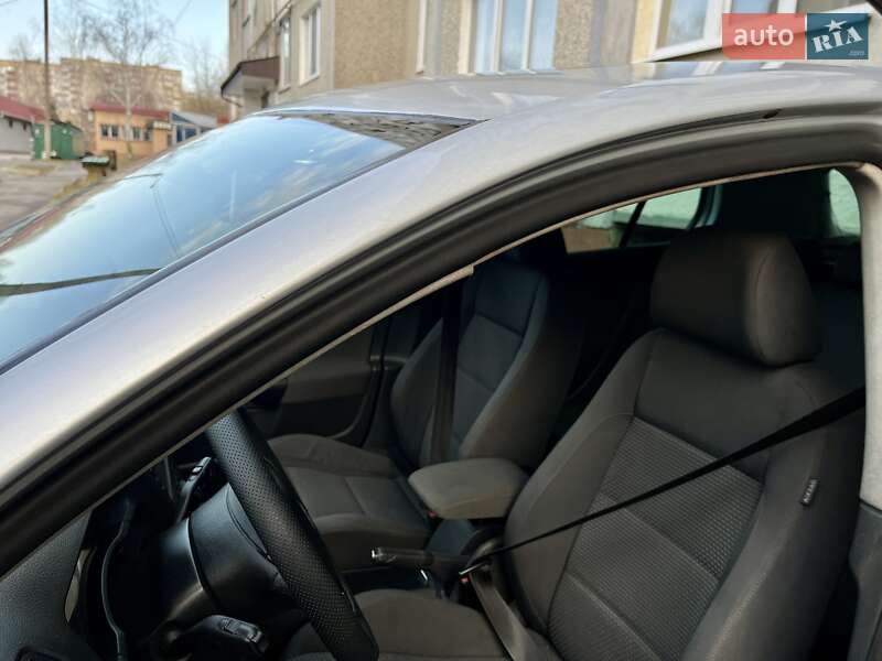 Хетчбек Volkswagen Golf 2008 в Рівному