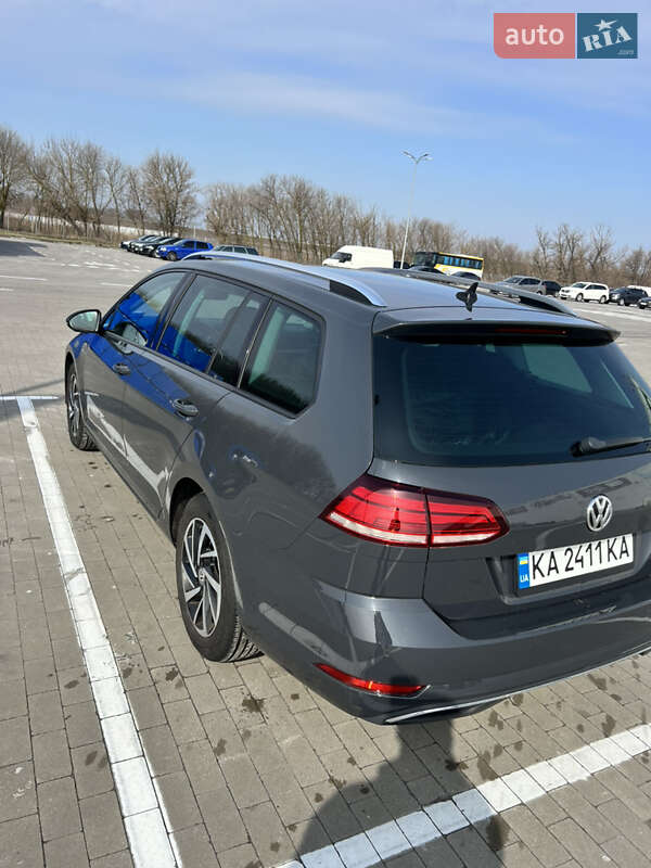Универсал Volkswagen Golf 2018 в Киеве