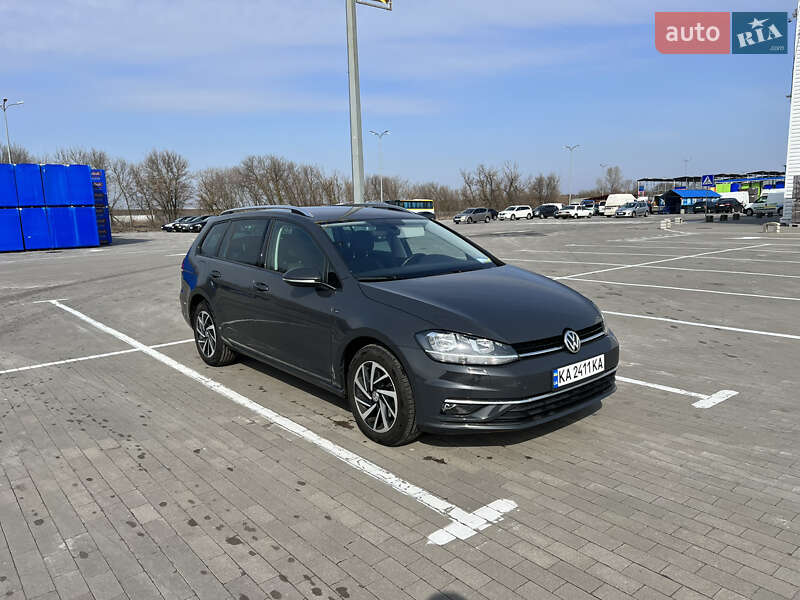 Универсал Volkswagen Golf 2018 в Киеве