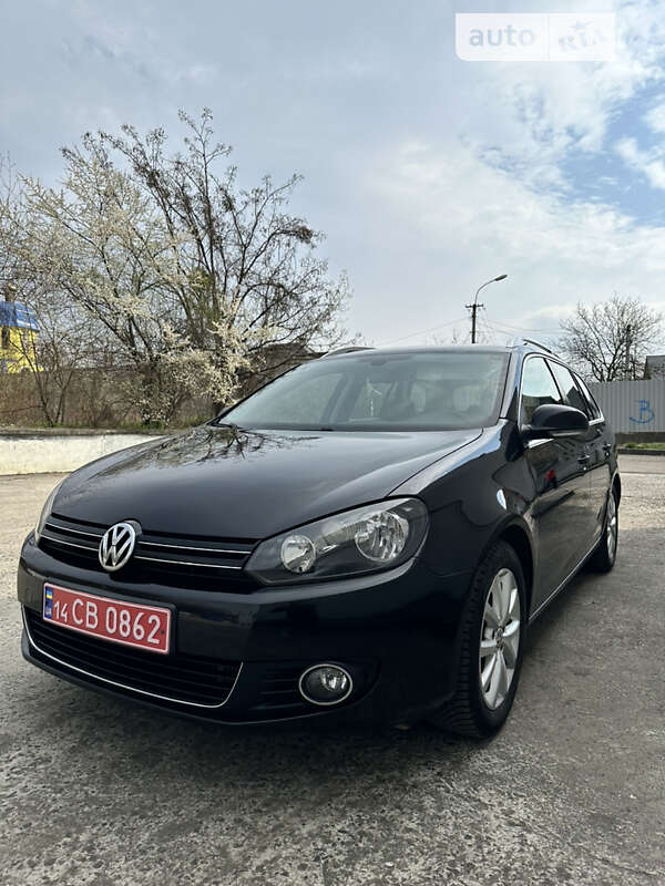 Универсал Volkswagen Golf 2010 в Сваляве