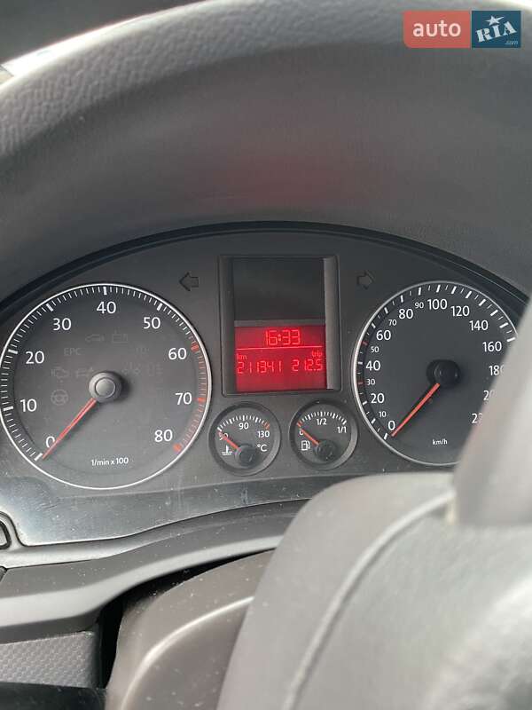 Хэтчбек Volkswagen Golf 2004 в Тячеве