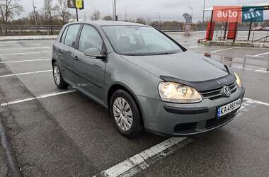 Хэтчбек Volkswagen Golf 2004 в Киеве