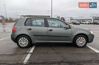 Хэтчбек Volkswagen Golf 2004 в Киеве