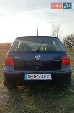 Хетчбек Volkswagen Golf 2000 в 