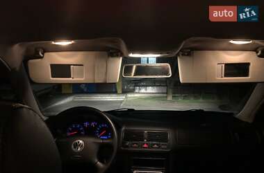 Хетчбек Volkswagen Golf 2000 в 
