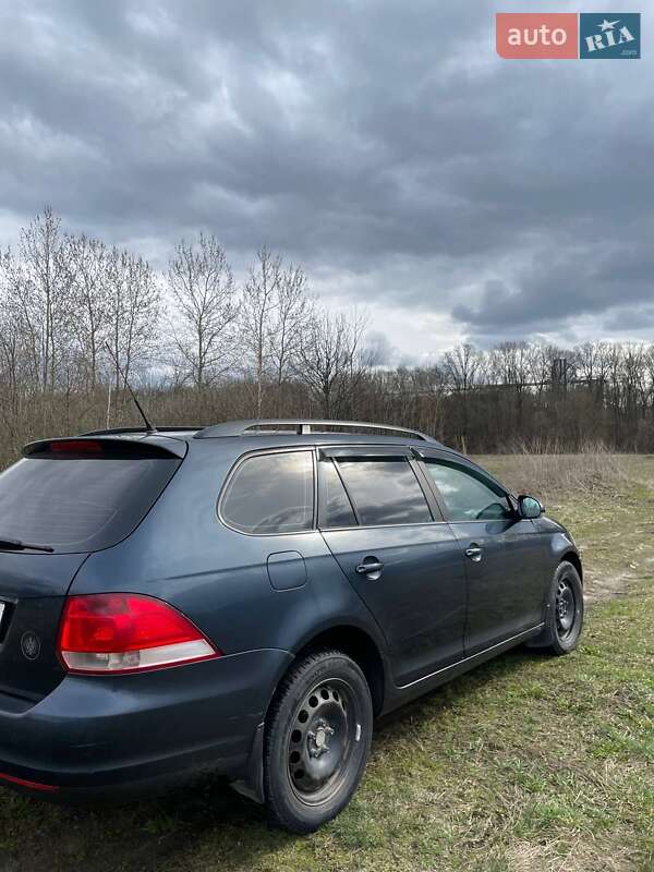 Универсал Volkswagen Golf 2008 в Овруче