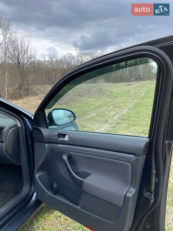 Универсал Volkswagen Golf 2008 в Овруче