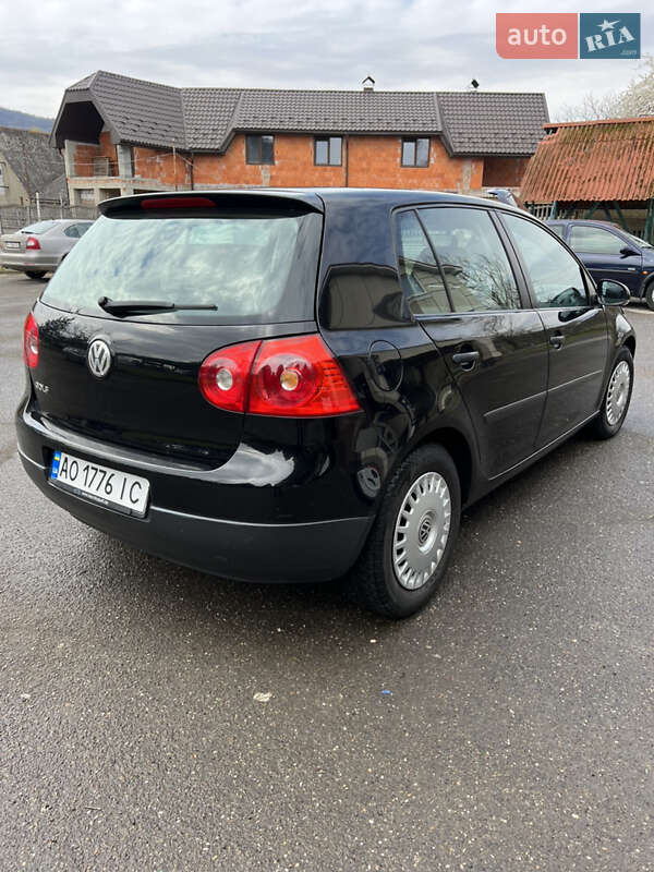 Хетчбек Volkswagen Golf 2004 в Хусті