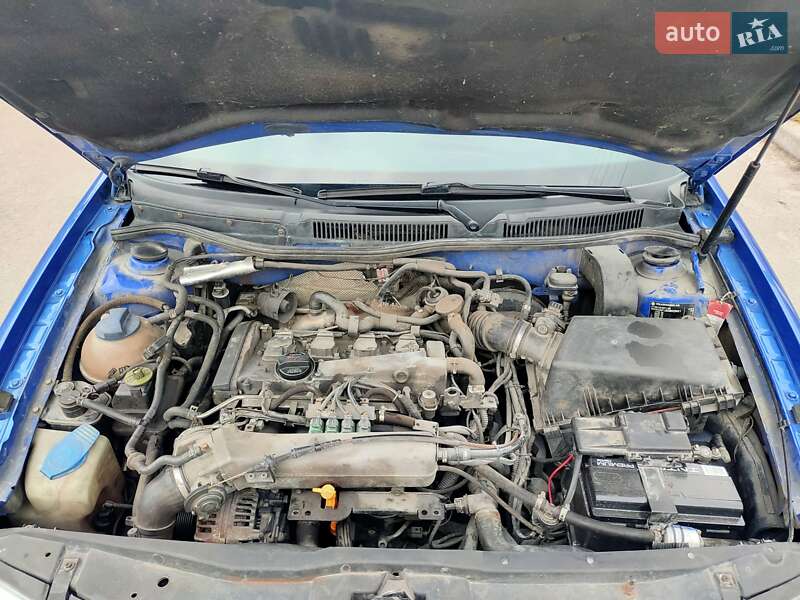 Хэтчбек Volkswagen Golf 1998 в Киеве