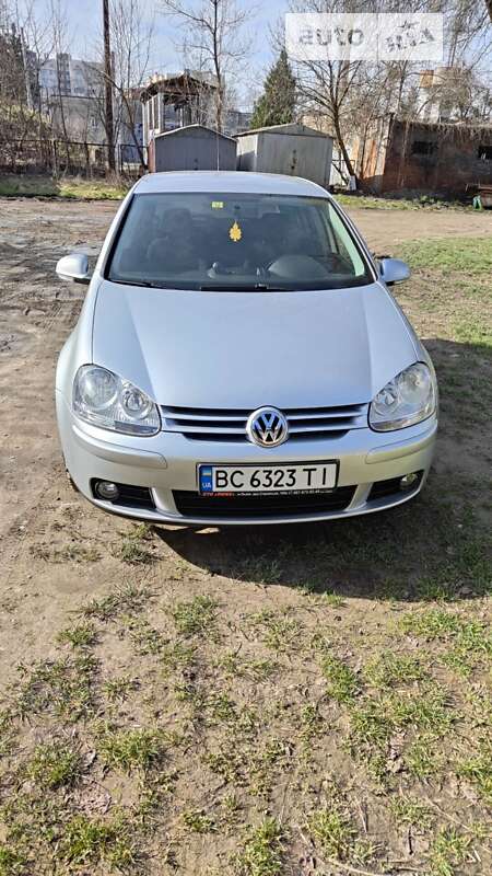 Хэтчбек Volkswagen Golf 2006 в 