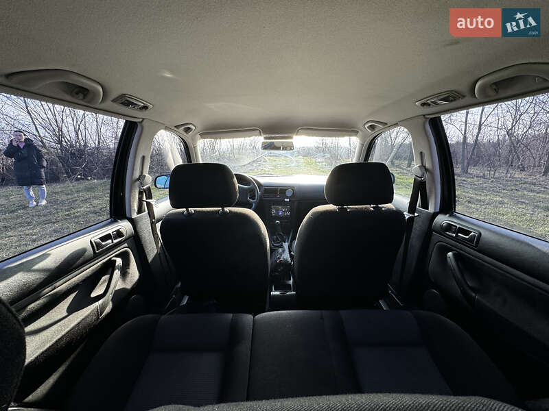 Универсал Volkswagen Golf 2000 в Киеве