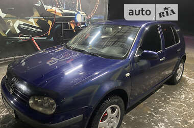 Хэтчбек Volkswagen Golf 2002 в Черновцах