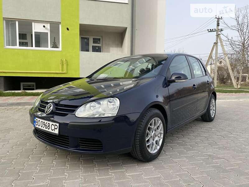 Хетчбек Volkswagen Golf 2004 в Тернополі