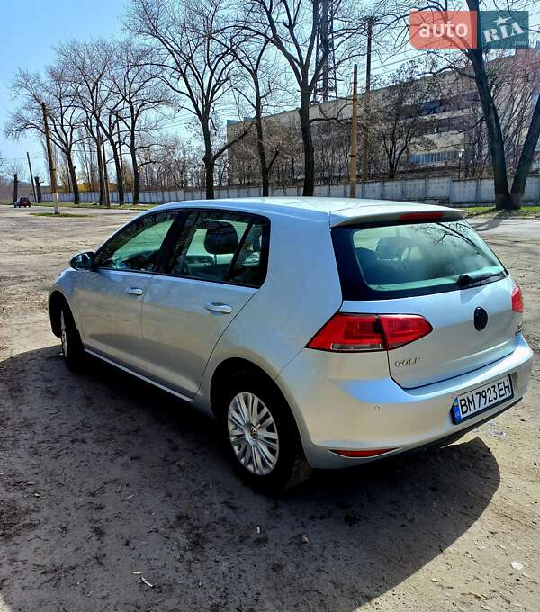 Хэтчбек Volkswagen Golf 2016 в Ромнах