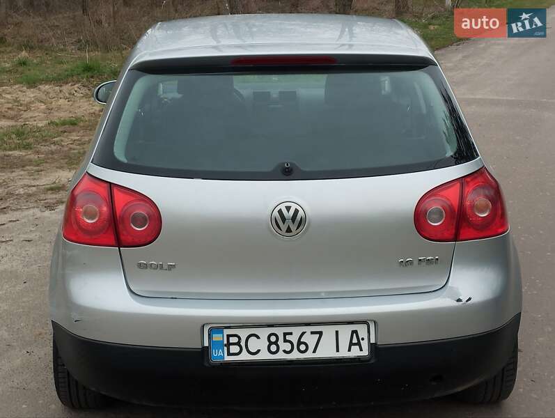 Хэтчбек Volkswagen Golf 2004 в Яворове