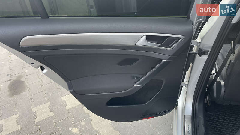 Універсал Volkswagen Golf 2015 в Львові