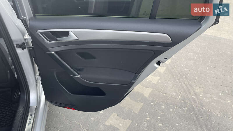 Універсал Volkswagen Golf 2015 в Львові