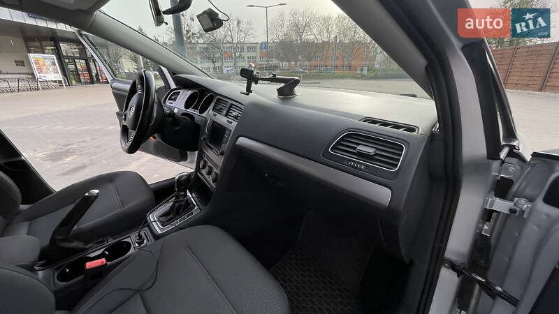 Універсал Volkswagen Golf 2015 в Львові