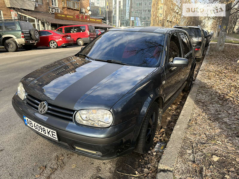 Хетчбек Volkswagen Golf 2002 в Києві