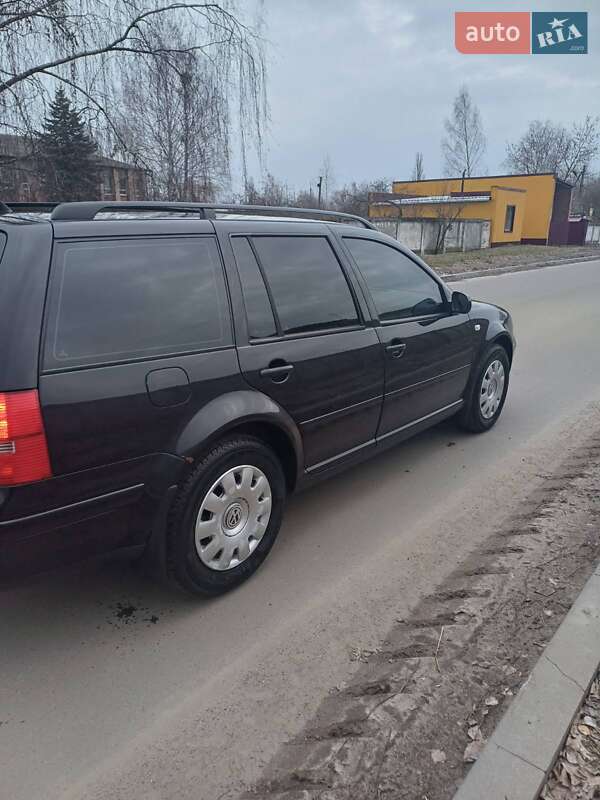 Универсал Volkswagen Golf 2005 в Березному