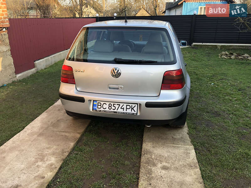 Хэтчбек Volkswagen Golf 2000 в Жидачове