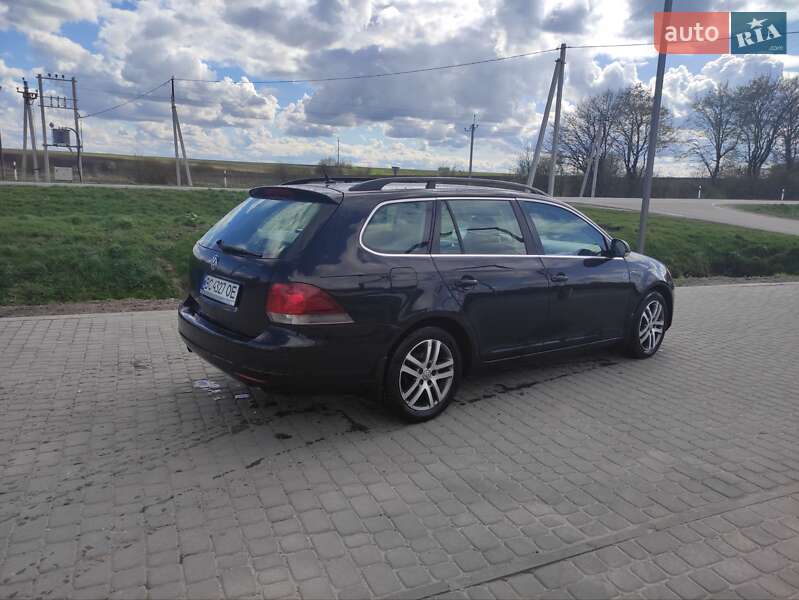 Універсал Volkswagen Golf 2010 в Самборі