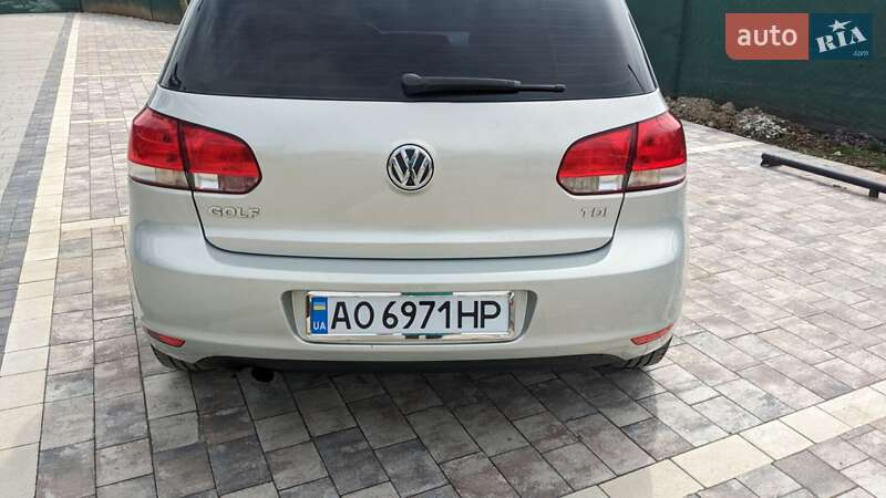 Хэтчбек Volkswagen Golf 2009 в Ужгороде