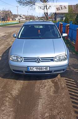 Хэтчбек Volkswagen Golf 2003 в Любешове