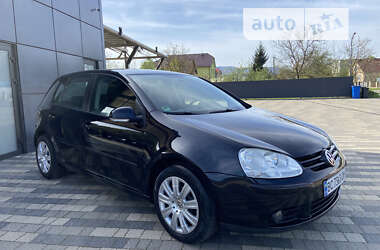 Хэтчбек Volkswagen Golf 2008 в Сваляве