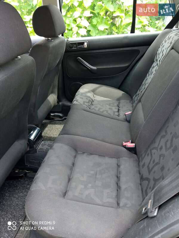 Хэтчбек Volkswagen Golf 1999 в Каневе