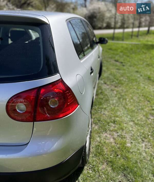 Хэтчбек Volkswagen Golf 2004 в Виннице