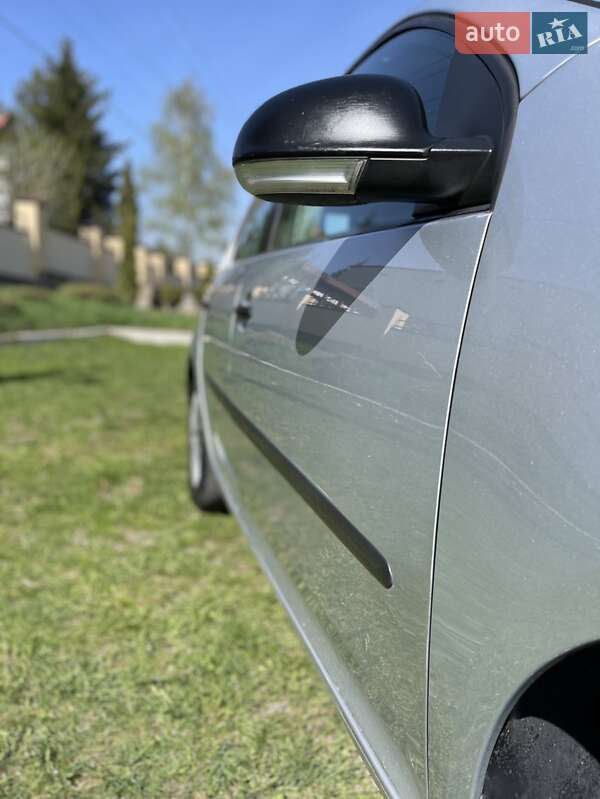 Хэтчбек Volkswagen Golf 2004 в Виннице