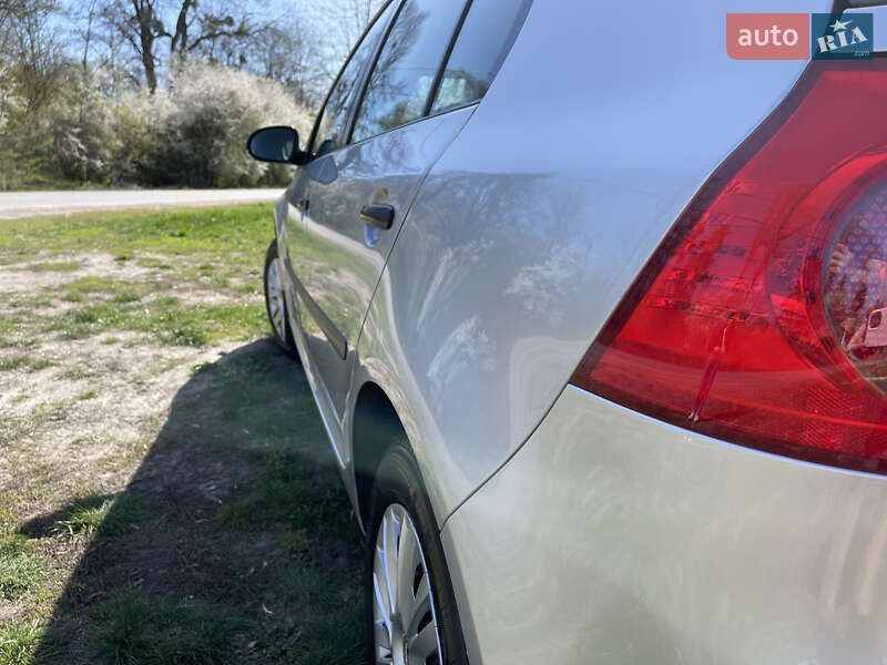 Хэтчбек Volkswagen Golf 2004 в Виннице