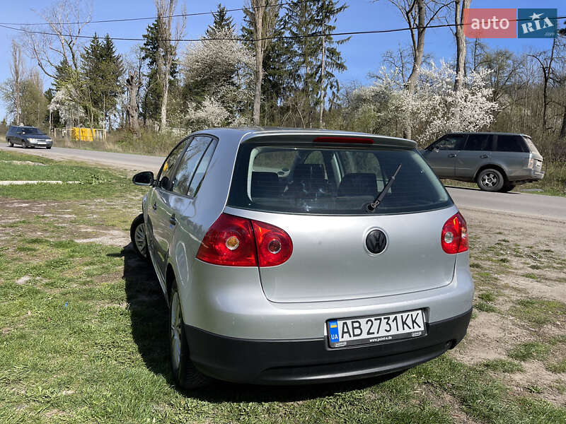 Хэтчбек Volkswagen Golf 2004 в Виннице