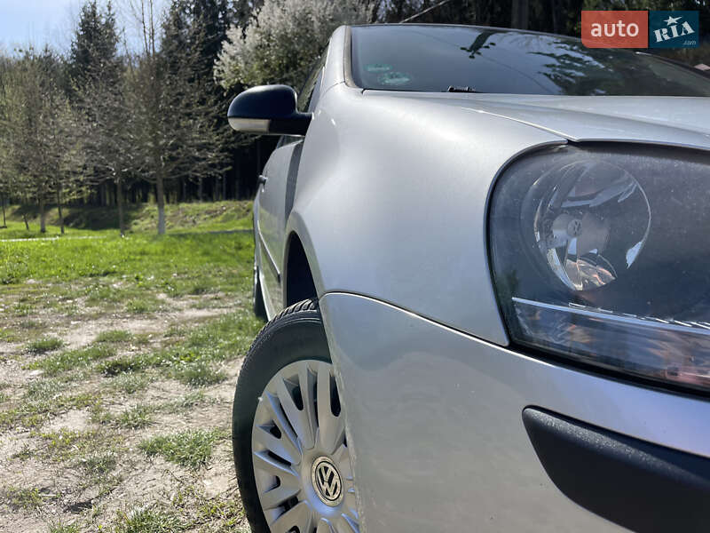 Хэтчбек Volkswagen Golf 2004 в Виннице