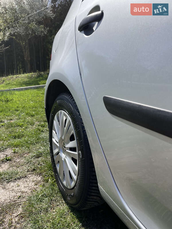 Хэтчбек Volkswagen Golf 2004 в Виннице