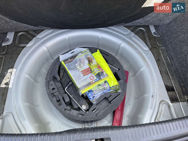 Хэтчбек Volkswagen Golf 2004 в Виннице