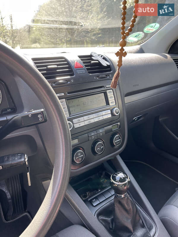 Хэтчбек Volkswagen Golf 2004 в Виннице