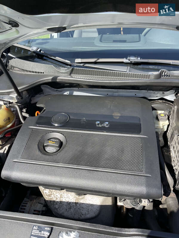 Хэтчбек Volkswagen Golf 2004 в Виннице