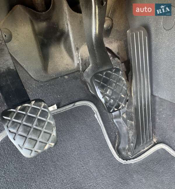 Хэтчбек Volkswagen Golf 2004 в Виннице