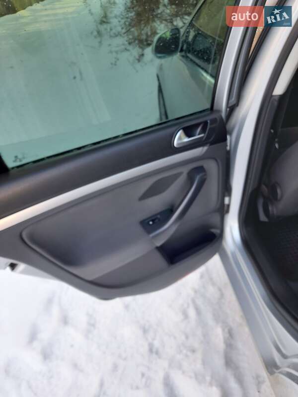 Универсал Volkswagen Golf 2009 в Городке