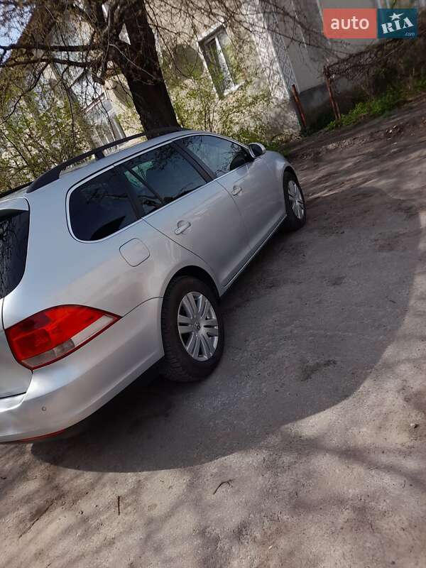 Универсал Volkswagen Golf 2009 в Городке