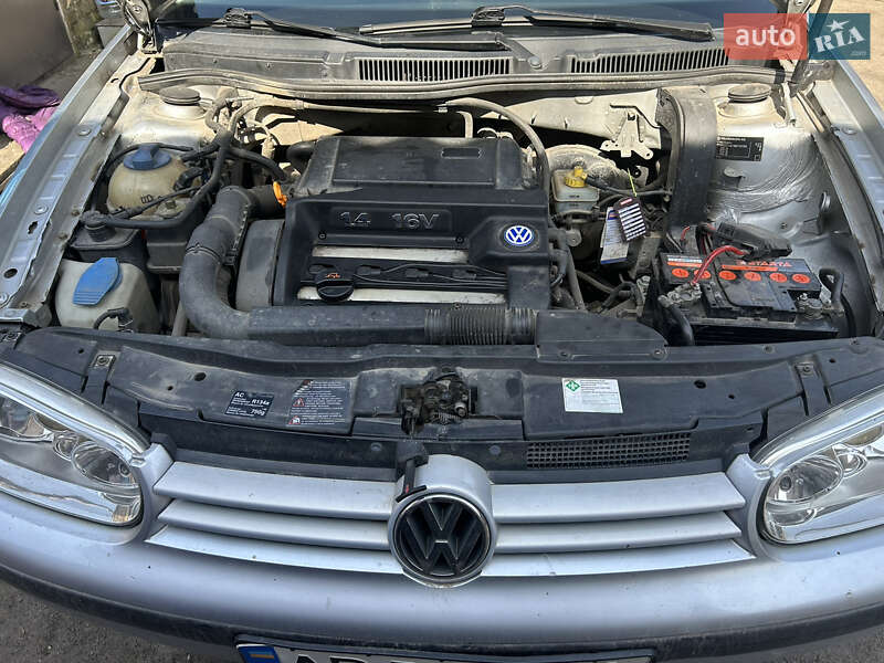 Хэтчбек Volkswagen Golf 2000 в Томаковке