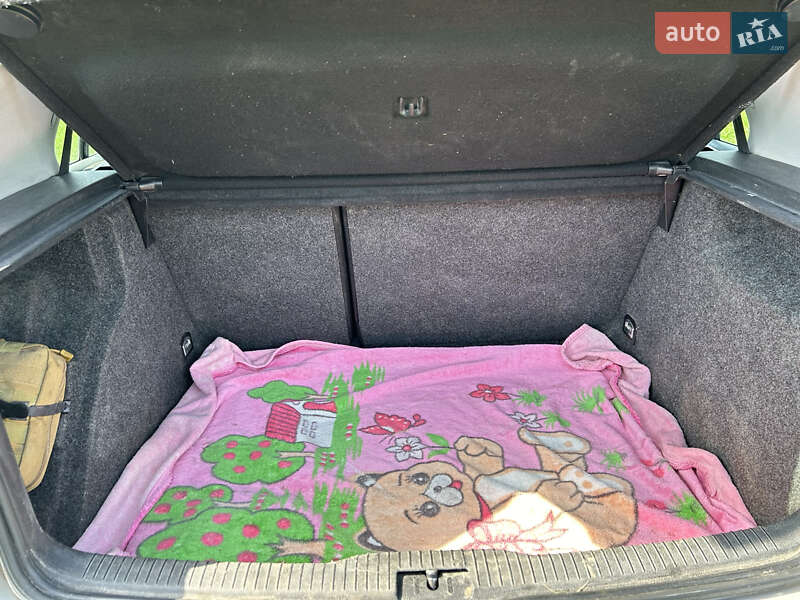 Хэтчбек Volkswagen Golf 2000 в Томаковке