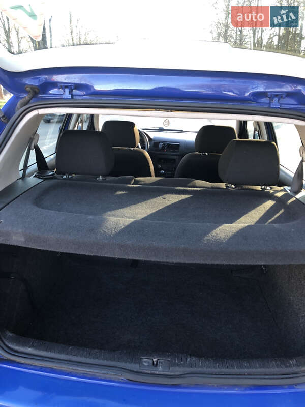 Хэтчбек Volkswagen Golf 2001 в Ровно